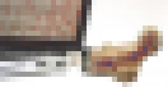 Photo Syntetická fosília ako kľúč USB. DNA úložisko môže uchovať digitálne dáta na milióny rokov