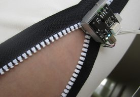 Photo Zipperbot – prvý robotický zips na svete