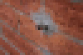 Photo Projekt Dead Drops: Aj vy ste už videli USB flash disk vytŕčajúci zo steny?