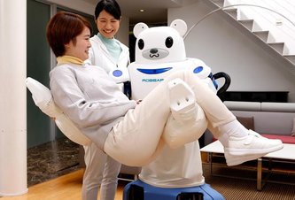 Photo Pacientov v nemocnici bude na rukách prenášať robotický medveď