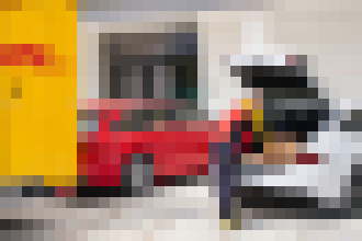 Photo DHL najnovšie doručuje tovar priamo do kufra auta zákazníkov