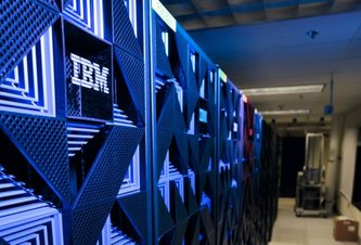 Photo Kremíkové fotonické čipy IBM zmenia dátové centrá