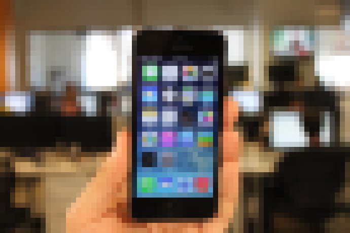 Photo Colníci na bratislavskom letisku zaistili falošné telefóny iPhone