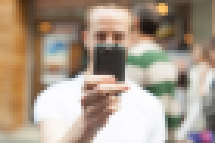 Photo Policajti chcú analyzovať fotografie na sociálnych sietach. Podľa ich „odtlačkov“ budú stopovať zločincov.