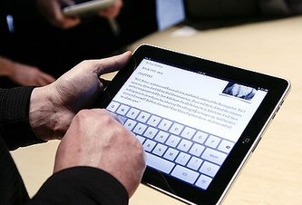 Photo iPad stále dominuje trhu s tabletmi, ale Android ho dobieha