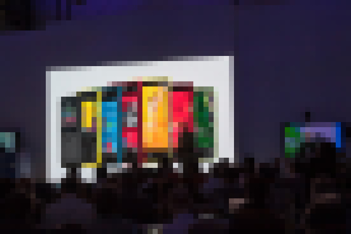 Photo MWC 2013 live: Nokia predstavila mobil za 15 EUR. Nabiť ho postačí raz za mesiac