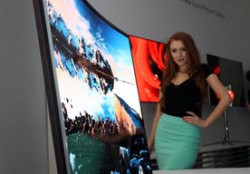 Photo Zakrivený OLED televízor spoločnosti Samsung získal ako prvý na svete certifikát za kvalitu zobrazenia
