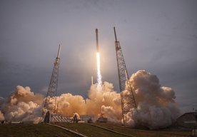 Photo SpaceX prepisuje históriu: Prvý stupeň rakety Falcon úspešne pristál na Zemi