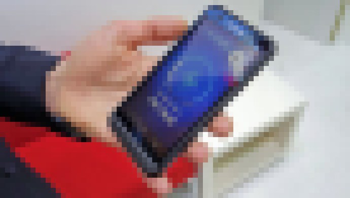 Photo MWC 2016: Kyocera ukázala telefón s priehľadným solárnym panelom na displeji