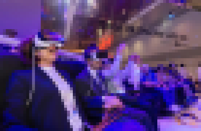 Photo MWC 2016: Okuliare na virtuálnu realitu v 4D kine (video)