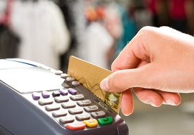 Photo PRIESKUM: Väčšina Slovákov používa na platenie nákupu platobnú kartu