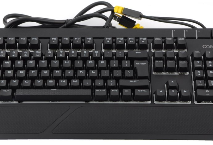 Photo Corsair Strafe RGB –  Cherry MX Silent