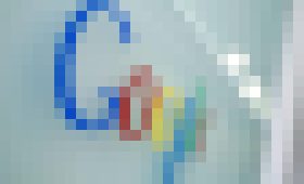 Photo Google experimentuje s farbami pri vyhľadávaní. Namiesto modrej bude čierna? 