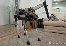 Photo Google má domáceho robota, ktorý pomôže s riadom a k telke prinesie pivo. Pozrite si video, kde sa šmykne na šupke banána 