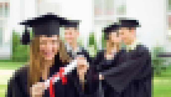 Photo Absolventi VŠ očakávajú plat 935 eur. Absolventi FEI STU 1 312 eur mesačne v hrubom 