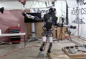 Photo Video: Robot Atlas dokáže balansovať na jednej nohe