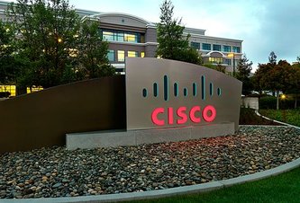 Photo Cisco a Salesforce oznámili strategickú alianciu. Zameria sa na oblasti tímovej spolupráce, internetu vecí a na kontaktné centrá