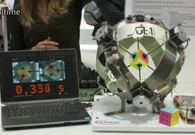 Photo Robot zložil Rubikovu kocku za 0,6 sekundy, najrýchlejší človek za 4,74 sekundy 