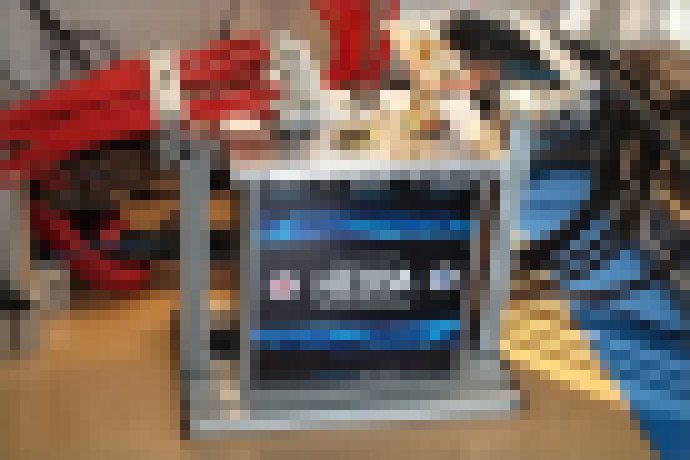 Photo Elon Musk by mal byť v strehu. V ČR sa začína sériová výroba revolučnej batérie HE3DA