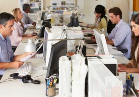 Photo Papier zostáva – 76 percent ľudí pracujúcich v kancelárii na Slovensku verí, že „kancelária bez papiera“ je nereálna