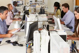 Photo Papier zostáva – 76 percent ľudí pracujúcich v kancelárii na Slovensku verí, že „kancelária bez papiera“ je nereálna