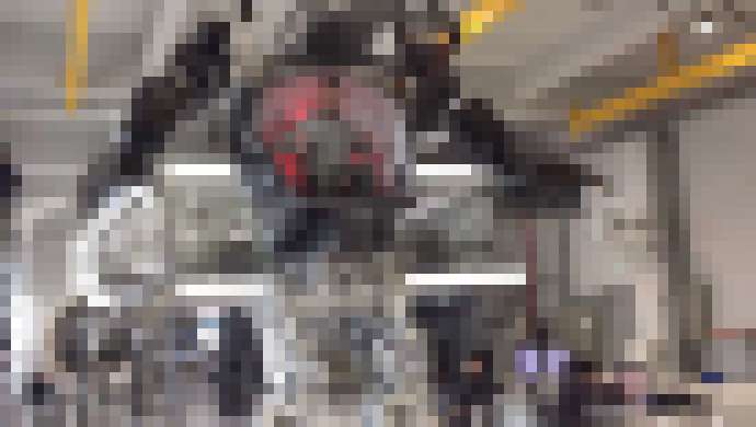 Photo Koncom roka sa dostane do predaja mechrobot s výškou 4 metre. Vyskúšal si ho už aj šéf Amazonu 