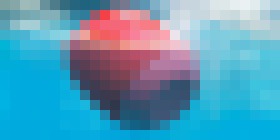 Photo Diskotéka v bazéne. Vodotesný bluetoothový reproduktor s výdržou 10 hodín