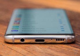 Photo Samsung a LG údajne pripravujú smartfónový displej zahnutý na všetkých štyroch stranách 