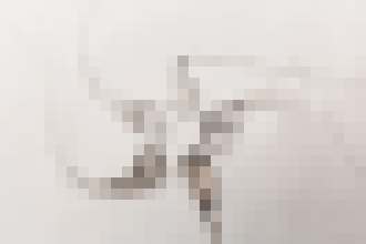 Photo Vedci odhalili tajomstvo sklenej kvapky odolávajúcej úderu kladivom, ale explodujúcej pod tlakom prstov 