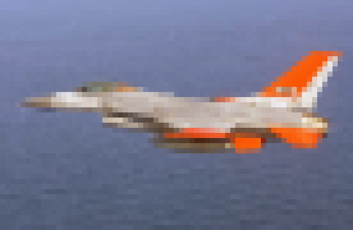 Photo Americké letectvo posiela robotické stíhačky F-16 do simulovaného boja. Nie je jasné, kto dá povolenie na zhodenie bomby. 