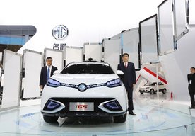 Photo Spoločnosti Huawei, China Mobile a SAIC Motor úspešne predviedli prvé diaľkové riadenie automobilu založené na 5G
