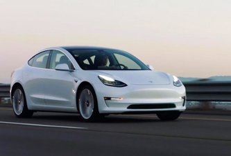 Photo Tesla uviedla cenovo dostupnejší  elektromobil Model 3 s výbavou na úplne samostatnú jazdu
