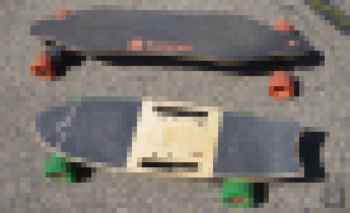 Photo Elektrický skejtbord Riptide s dojazdom až 12 km má aj spiatočku 