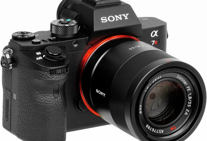 Photo Nový plnoformátový fotoaparát s výnimočnými objektívmi, Sony α7R III, prináša špičkovú kombináciu rozlíšenia a rýchlosti 