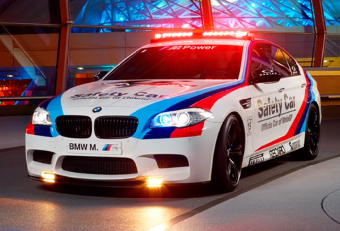 Photo Inovatívne technológie v službách bezpečnosti na vrcholných motocyklových pretekoch: Nové BMW M5 MotoGP Safety Car.