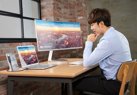 Photo CES 2018: Samsung predstavuje prvý zakrivený QLED monitor podporujúci štandard Thunderbolt 3