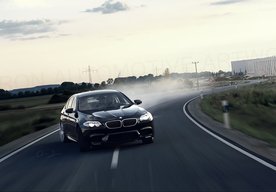 Photo BMW si pripisuje dva GUINNESSOVE SVETOVÉ REKORDY™ za driftovanie v novom BMW M5.
