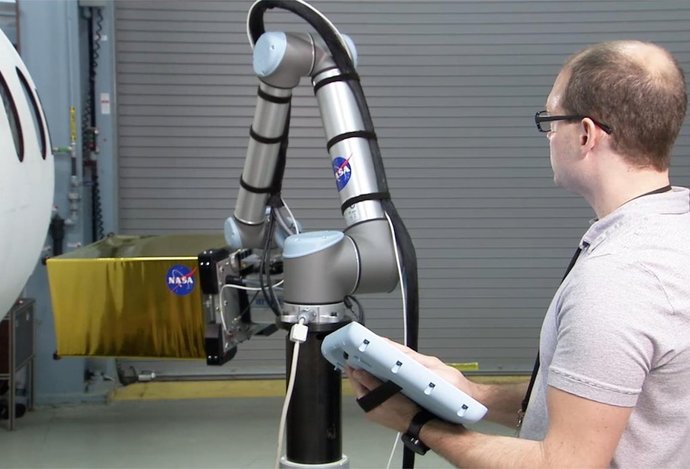 Photo NASA využíva cobot Universal Robots na inováciu výrobných procesov v leteckom priemysle