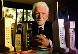 Photo Mobilný telefón oslavuje 45 rokov