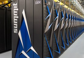 Photo Američania predstavili najrýchlejší superpočítač na svete. Summit má výkon 200 petaflops, spotrebu 13 megawattov a váži 340 ton