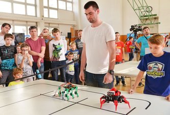 Photo Na Fakulte elektrotechniky a informatiky v Bratislave sa uskutočnil už 19. ročník medzinárodnej súťaže robotov Istrobot