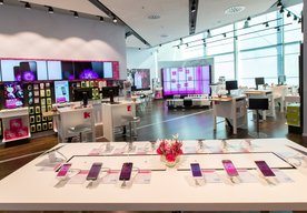 Photo Telekom zlacnil viaceré akciové telefóny, zaradil Huawei Y6 2018 i nové farby