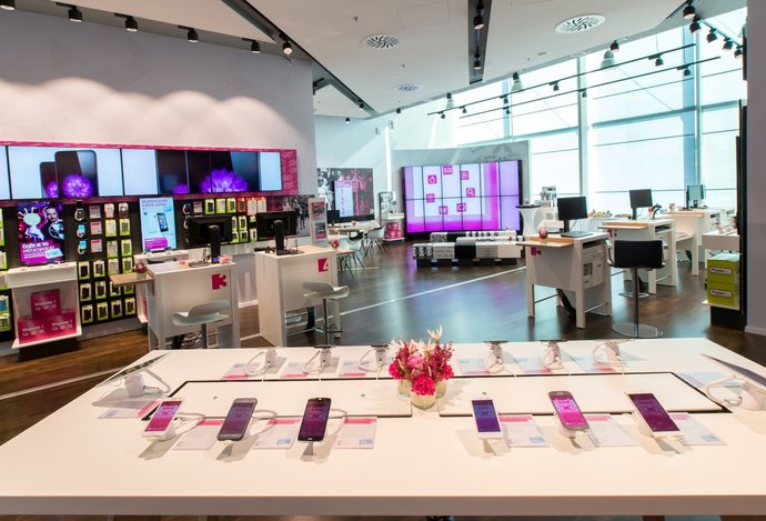 Photo Telekom zlacnil viaceré akciové telefóny, zaradil Huawei Y6 2018 i nové farby