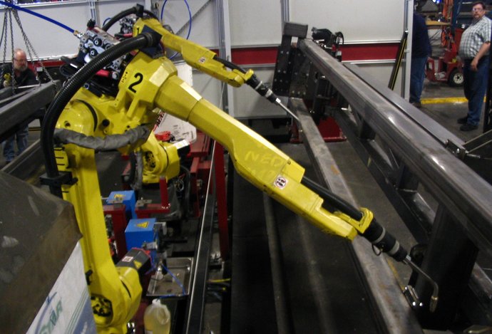 Photo Tohtoročný IFR World Robotics Report uvádza  114 % nárast predaja priemyselných robotov za posledných 5 rokov