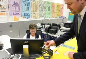 Photo Od februára sa už dá na pobočkách Slovenskej pošty platiť aj platobnou kartou