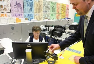 Photo Od februára sa už dá na pobočkách Slovenskej pošty platiť aj platobnou kartou