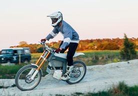Photo Minimalizmus na dvoch kolesách. Nový švédsky elektrický motocykel určený do ulíc mesta