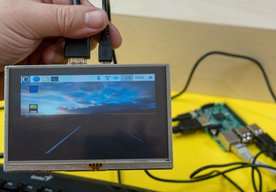 Photo IoT prakticky - Raspberry Pi s monitorom, alebo dotykovým displejom