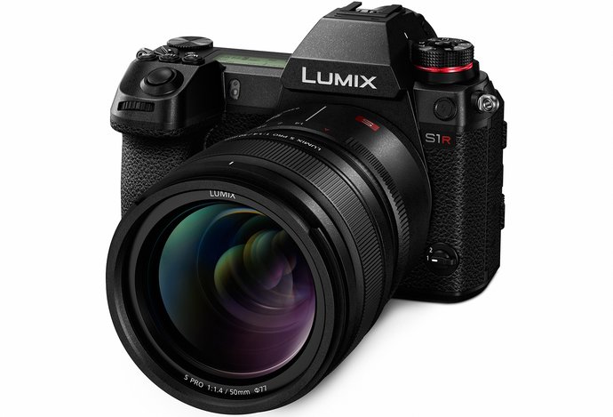 Photo Panasonic Lumix S1 a S1R: Panasonic vracia úder