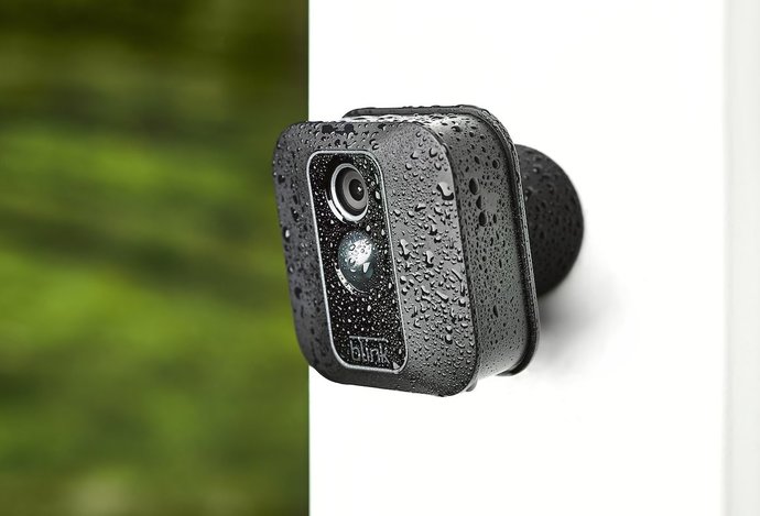 Photo Kamera Amazon Blink vydrží na dve AA batérie fungovať až dva roky